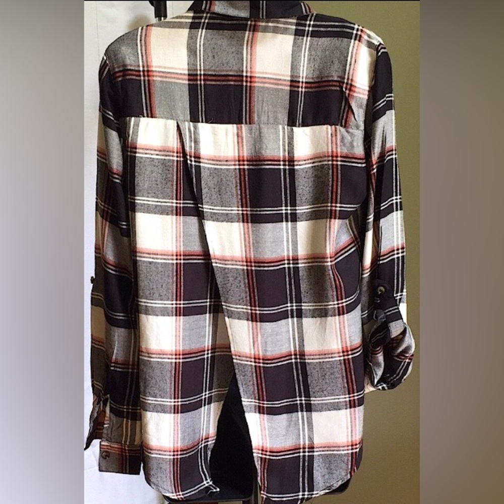 NWOT, Charlotte Russe shirt, back diagonal opening - Picture 2 of 7